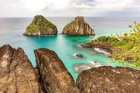 Fernando de Noronha, Brasil. Turquoise water around the Two Brothers rocks, UNESCO World Heritage