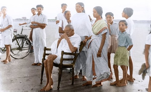 Mahatma Gandhi sitting on chair on Juhu Beach, Mumbai, Maharashtra, India, Asia, May 1944, Asia