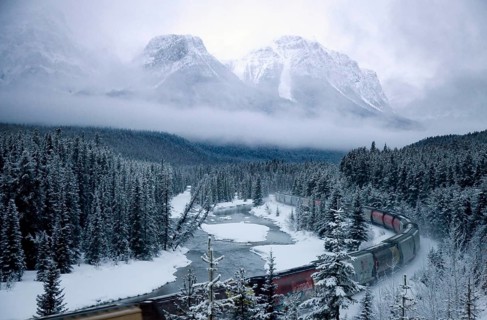 Morants Curve Alberta Lake Louise Banff Canada