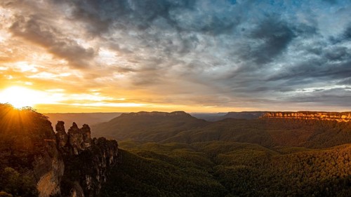 An image of the Three Sisters Blue Mountains Australia at sunrise