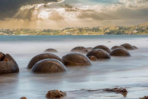 Scenic Moeraki Boulders at the east coast of New Zealands South Island