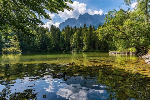 Fantastic round hike around the beautiful Eibsee at the Tiroler Zugspitze Arena