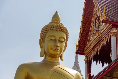 A picture of the large Buddha statue at the Wat Paknam Bhasicharoen Temple