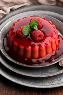 Vanilla pudding with raspberry and raspberry sauce