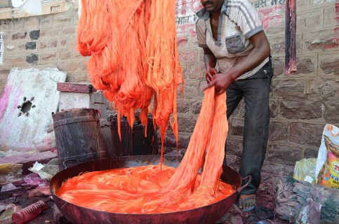 Man dyeing silky thread, jodhpur, rajasthan, india, asia