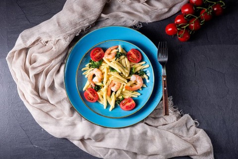 Strozzapreti pasta with spinach and prawns