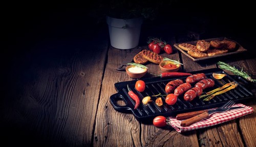 Chilli chorizo sausage with tomato bruschetta