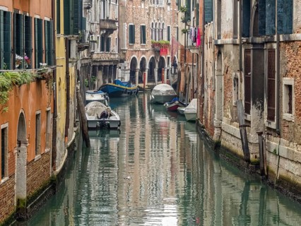 Rio dei Santi Apostoli is one the any canals, Venice, Veneto, Italy, Europe