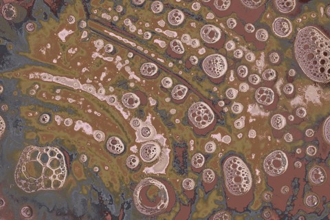 Air bubbles inside water base form patterns