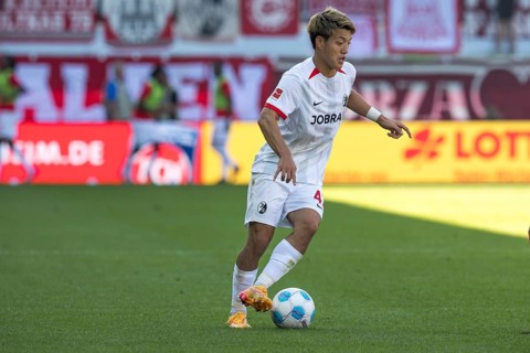 Football match, Ritsu DOAN SC Freiburg with left leg and outside tear on the ball, Voith-Arena