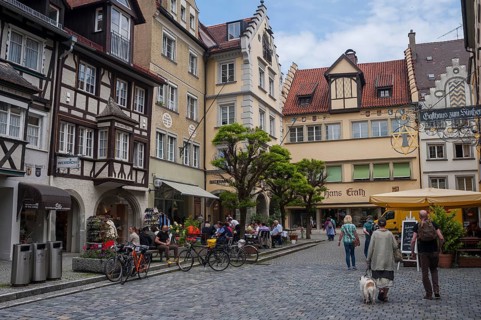 02.06.2016, Lindau, Germany, Europe, People stroll through the pedestrian zone in the old town of