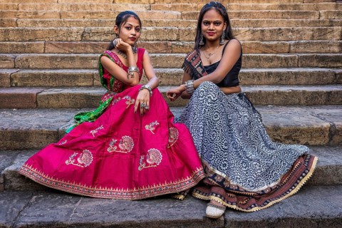 Young woman in traditional India clothes, Gujarat, India, Asia