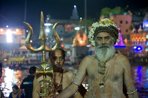 Naga sadhu going to take holy dip on kshipra river, madhya pradesh, india, asia