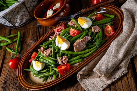 Rustic green bean salad with egg and tuna