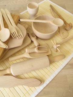 Plastic-free kitchen utensils made from wood