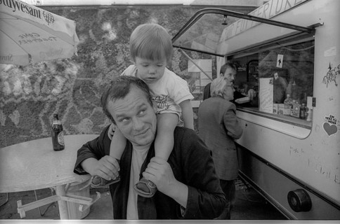 Germany, Berlin, 21 July 1991, poet Peter Wawerzinek (Schappy) with his daughter, (to the feeding
