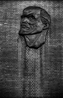 Germany, Berlin, 21.12.1991, Leninkopf, in Französische Straße, (bath and sauna - building of the
