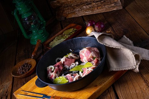 Raw East Frisian Snirtje roast with spices