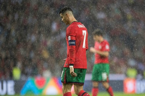 Football match, Cristiano RONALDO CR7 Portugal in the pouring rain, walking to the left and with
