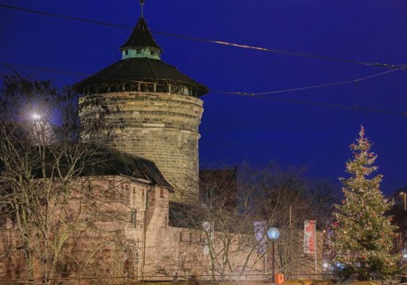 Königstor and Frauentor, city wall, Christmas tree in the evening, Nuremberg, Middle Franconia,