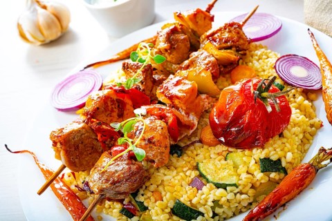 Kebabs with vegetables and bulgur
