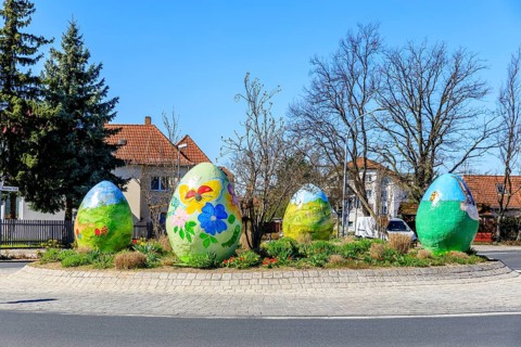 Easter decoration at the roundabout Hauptstraße, Weinböhlaer Straße, Coswig, Saxony, Germany,