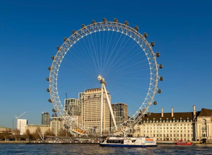 The London Eye ferris wheel, the Millennium Wheel, South Bank, River Thames, London, England, UK