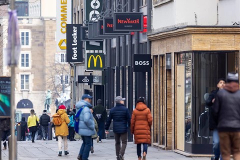 Pedestrian zone Königstraße with shops and passers-by, street scene. Stuttgart, Baden-Württemberg,