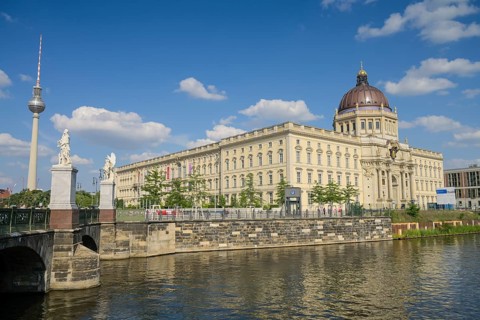 North façade, corner of west façade, Spreekanal Kupfergraben, Humboldt Forum, Schlossplatz, Mitte,