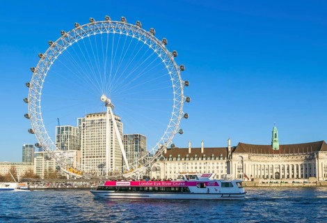 The London Eye ferris wheel, the Millennium Wheel, South Bank, River Thames, London, England, UK