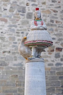 Schwälmer fountain with Little Red Riding Hood and goose figure, Gänseliesel, fairy tale figure,
