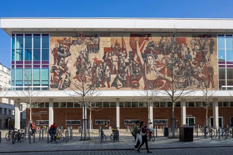Kulturpalst from 1969, it is the home venue of the Dresden Philharmonic Orchestra, the cabaret