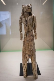 Lion man from Stadel, upper paleolithic mammoth ivory sculpture, replica, Museo de la evolución