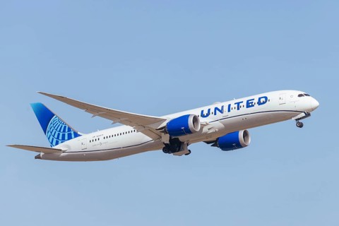 MELBOURNE, AUSTRALIA - SEPTEMBER 07, 2024: A United Airlines Boeing 787-9 Dreamliner takes off from