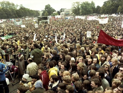 Bonn. Hofgarten. 400-000 at peace movement rally on 22. 10. 1983