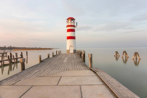 Leuchtturm im Morgenlicht, Langzeitbelichtung, Podersdorf am See, Neusiedlersee, Burgenland,