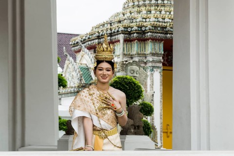 Thai traditionally and festively dressed young woman, Wat Pho, Bangkok, Thailand, Asia