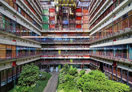 RWTH Aachen University Hospital, inner courtyard, technical modernism, visible building technology