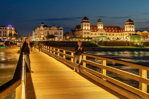 Pier and spa centre in Binz, island of Rügen, Mecklenburg-Western Pomerania, Germany, Europe