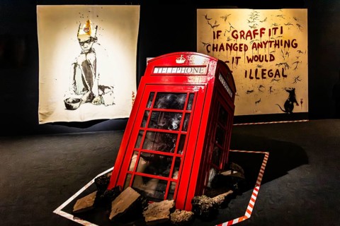 Banksy - Submerged Phonebooth, Wandel der Kommunikation, 2006, Soho, London, UK, exhibition The