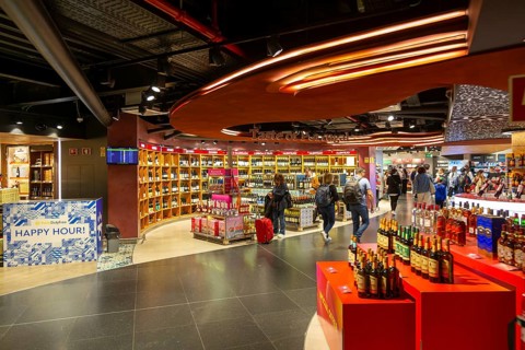 People shopping in Porto Duty Free shops, Aeroporto Francisco Sa Carneiro, Porto airport, Portugal,