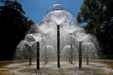 Water bell fountain in the spa gardens, Bad Homburg vor der Höhe, Hesse, Germany, Europe