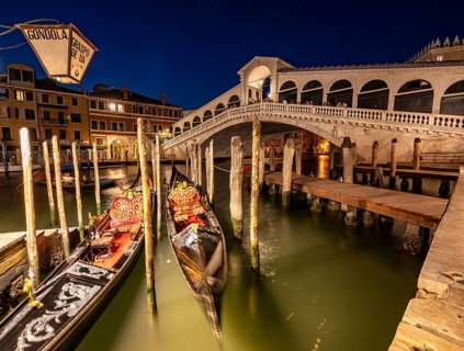 Rialto Bridge and gondolas on the Grand Canal, blue hour, long exposure, Venice, Veneto, Italy,