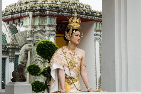 Thai traditionally and festively dressed young woman, Wat Pho, Bangkok, Thailand, Asia