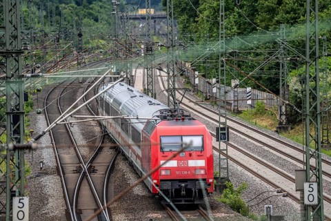 IC train, Intercity, on the line between Bochum and Dortmund, at Dortmund-Marten, multi-track line