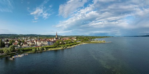 Luftbild, Panorama von der Stadt Radolfzell am Bodensee mit Bootshafen und Hafenmole, Landkreis