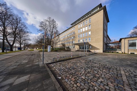Tax office Hannover-Mitte, office building, pavement, paving slabs, bare wintry trees, blue sky,