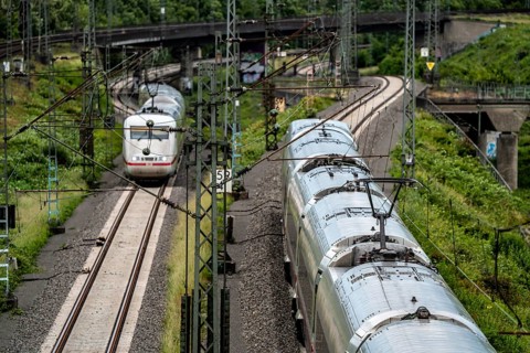 ICE 2, left, ICE 4 train on the line between Bochum and Dortmund, near Dortmund-Marten, multi-lane