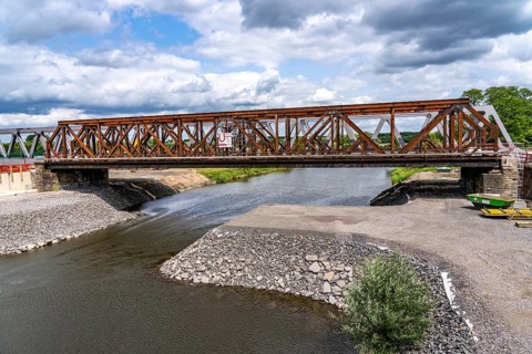 Reconstruction, extension of the Emmerich-Oberhausen railway line, three tracks, including 47 new