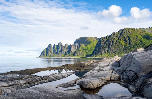 Tidal pools, rocky coast of Tungeneset, Devil's Teeth, Devil's Teeth, Okshornan, Ersfjorden, Senja